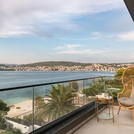 빌라 Palace Al Nera Luxurius At Sea With 2 Swimming Pools Saunas 트로기르