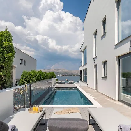 Villa Palace Al Nera Luxurius At Sea With 2 Swimming Pools Saunas
