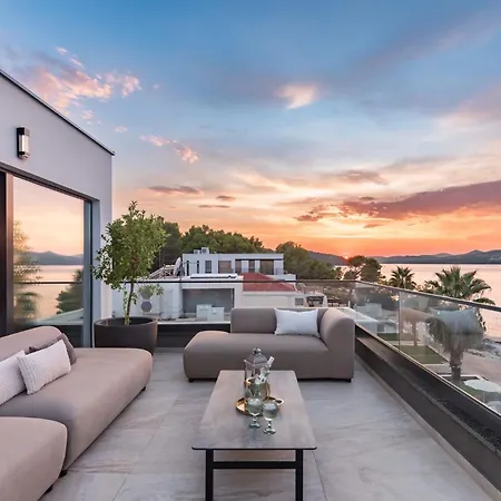 Villa Palace Al Nera Luxurius At Sea With 2 Swimming Pools Saunas