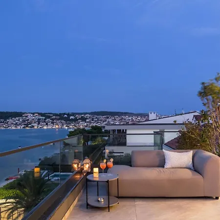 Palace Al Nera Luxurius At Sea With 2 Swimming Pools Saunas